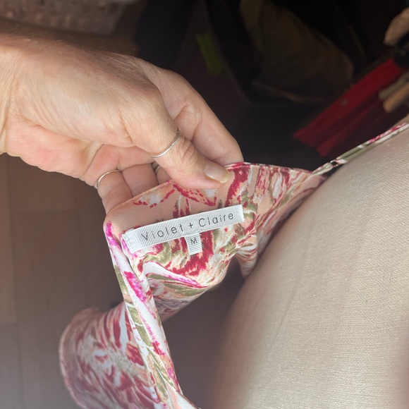 Violet + Claire floral top, size medium - Picture 5 of 5
